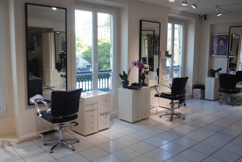 salon-coiffure-VALLAURIS-min_floor-home-office-property-living-room-room-781228-pxhere.com